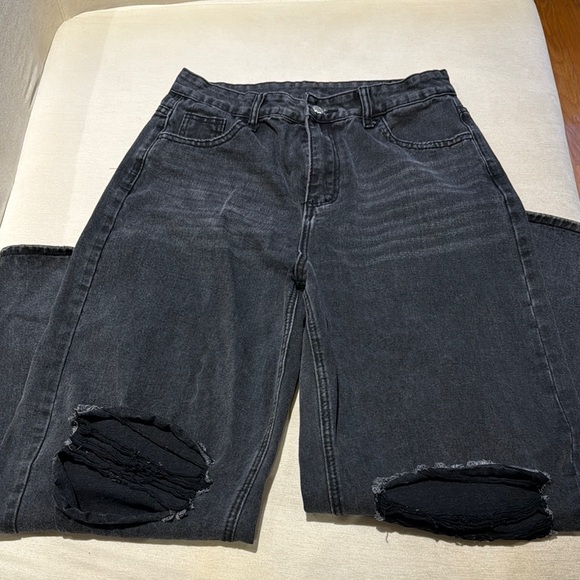 Black Relaxed Distressed Jeans - Picture 1 of 4